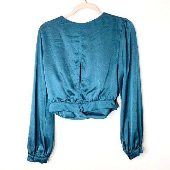 ASTR Women’s Blouse Cropped Surplice Wrap neckline Satin Emerald Green Size L - Picture 10 of 10